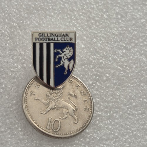 Small gillingham badge - small,