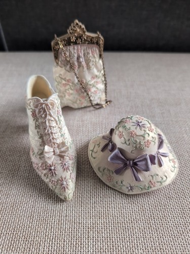 Vintage decorative trio - , of