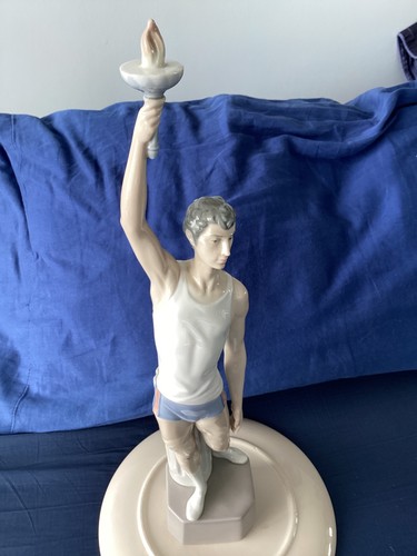 Lladro torch bearer 5251 - bearer,