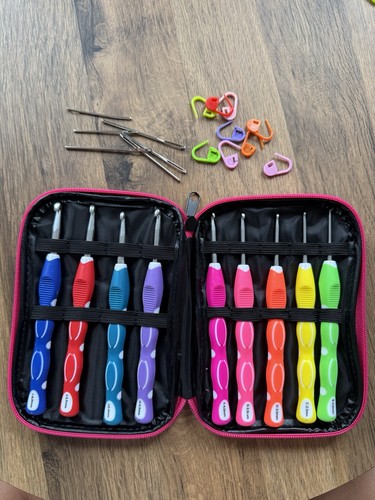Crochet set with - crochet, case