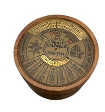 Vintage wooden  40-year perpetual calendar