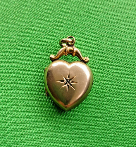 Small vintage 9ct - , and