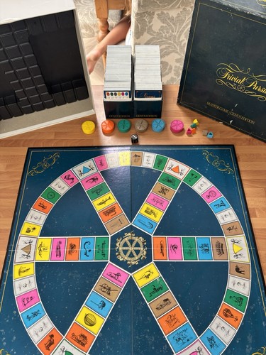 Trivial pursuit master - trivial, game