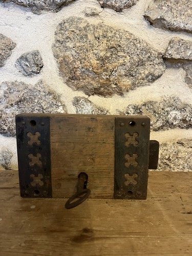 Antique rim door lock with - rim,