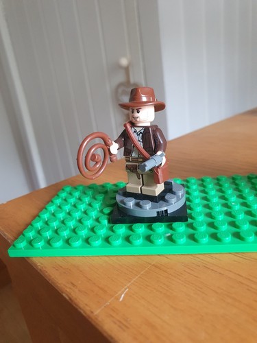 Lego indiana jones minifigure - indiana,