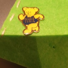 OLD VINTAGE MARIE CURIE BEAR PIN BADGE COLLECTABLE 