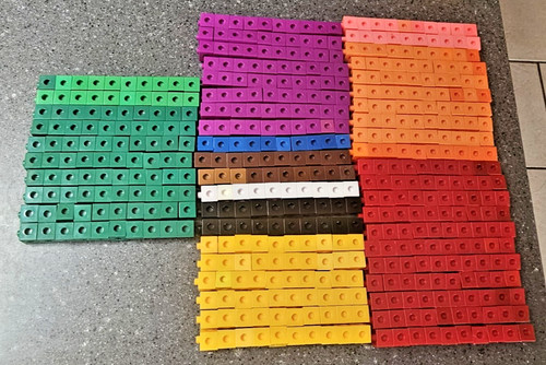 550 snap math cubes - 550+,