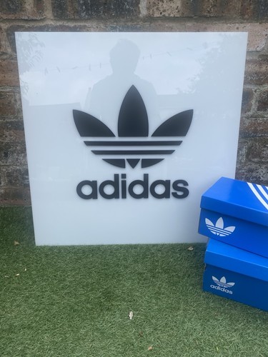 Large adidas originals trefoil - large,