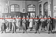 F001710 Girls holding Indian clubs Cromer Street School Argyle School St Pancras
