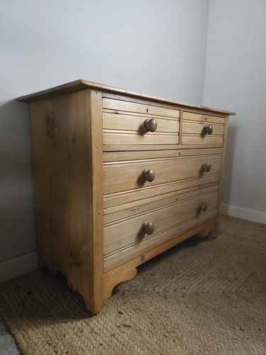 Vintage old pine dressing - old,