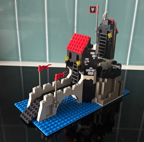 Lego castle wolfpack tower - lego,
