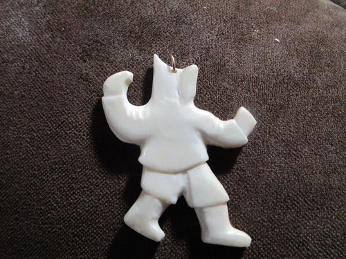 Alaskan inuit carved pendant