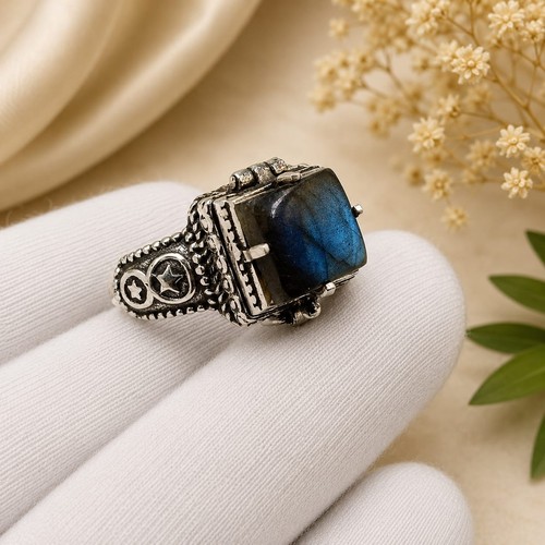 Blue fire labradorite poison - blue,