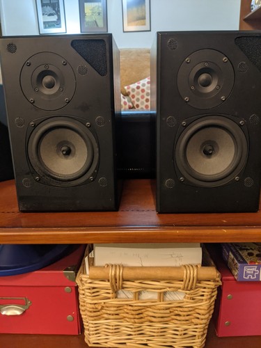 Rega kyte bookshelf speakers - kyte,