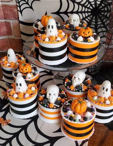 Round halloween mini - 3”,