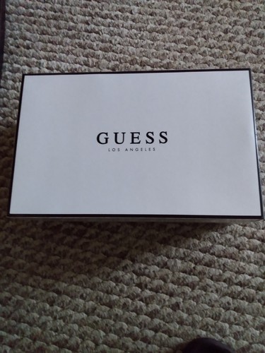 Guess box for loven sneakers - box,