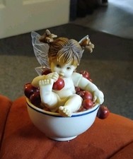 2001 Enesco Little Kitchen