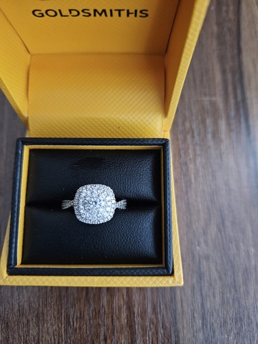 18ct white gold diamond - 18ct,
