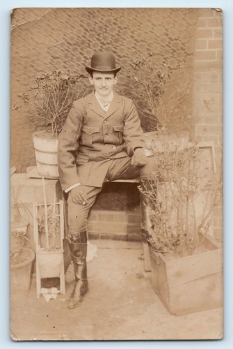 Postcard man bowler - in, hat