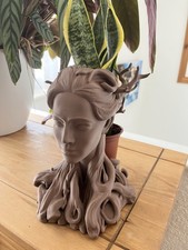 Ardena Modern Woman's Head