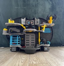 Batman’s Batcave & Figures