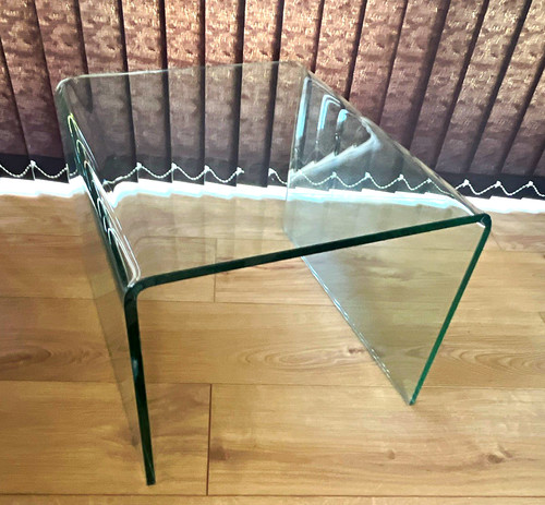 Clear curved glass - curved, side
