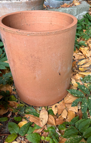 Large yorkshire hand - large, hand‑thrown