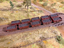 Rake of 10 x Steel Mineral Wagons - Loaded with Coal - Peco/Farish - N Gauge