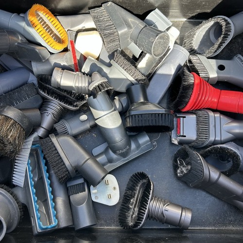 Various vacuum parts brushes - various,