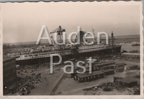 Passenger ship under - passenger,