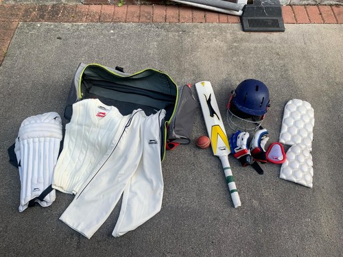 Junior cricket kit bundle - , age