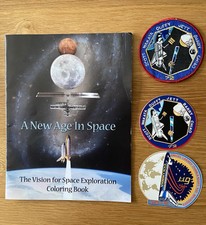 WINSTON SCOTT - ASTRONAUT - SIGNED BOOKLET W/MISSION NOS & PATCH / STICKERS