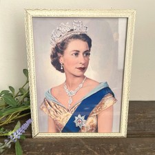 Picture Of The Queen Elizabeth