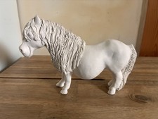 Cheval horse figurine statue