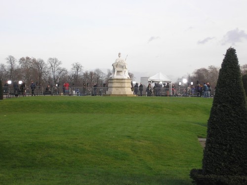 Photo 12x8 statue queen - photo, of