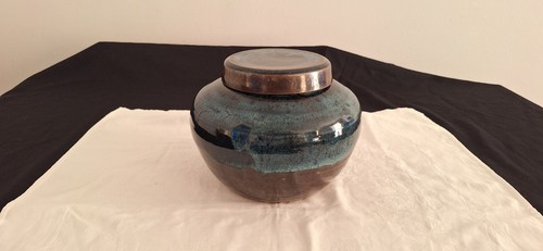 Studio pottery lidded jar - jar, –