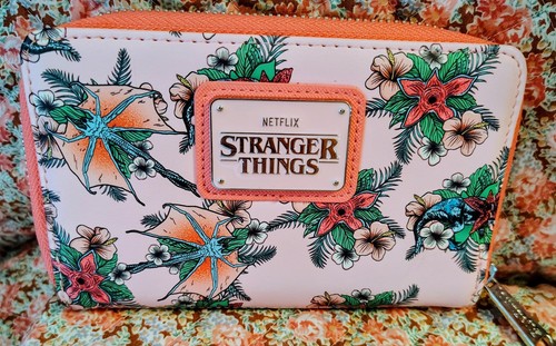 Nwot loungefly stranger things - loungefly,
