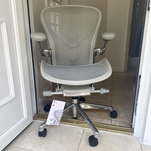 Herman miller aeron chair - aeron,