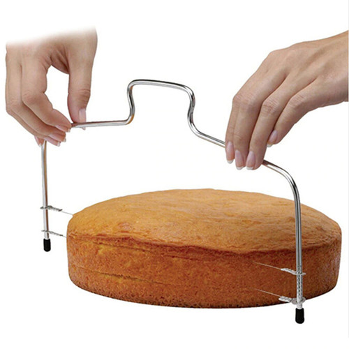 Cake slicer cutting - cutting, wire