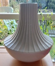 Stylish Kelly Hoppen London Studio Ceramic Vase. Excellent Condition