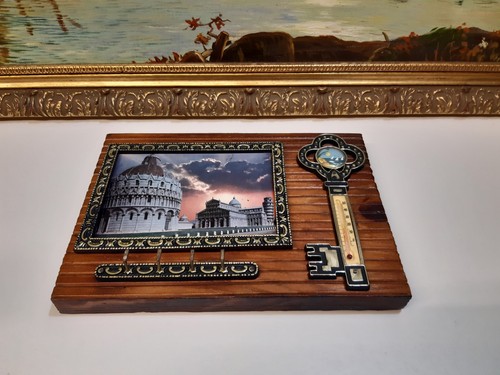 Vintage wall hanging - wall, key