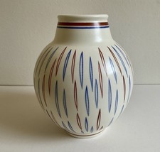 Poole Pottery Freeform "Burst" Pattern (X/PV) Shape 723 Vase excellent condition