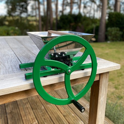Manual apple scratter pulper - apple,