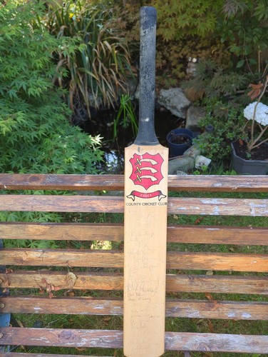 Signed essex cricket bat - signed,