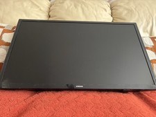 Samsung 32” HG32EE470SK with wall mounting bracket supplied. No feet!