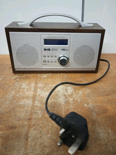 Red dab digital radio retro - fm,