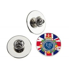 QUEEN ELIZABETH THE 2ND OUR BELOVED QUEEN UNION JACK METAL PIN BADGE 