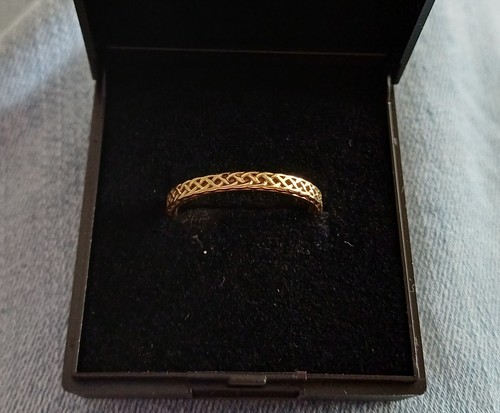 Hallmarked 9ct yellow - hallmarked,