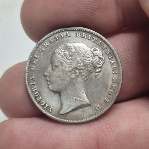 Genuine victoria young head - victoria, "young