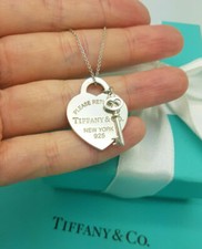 Return to Tiffany & Co. Heart tag and Key Pendant 16 Inches Necklace in Silver